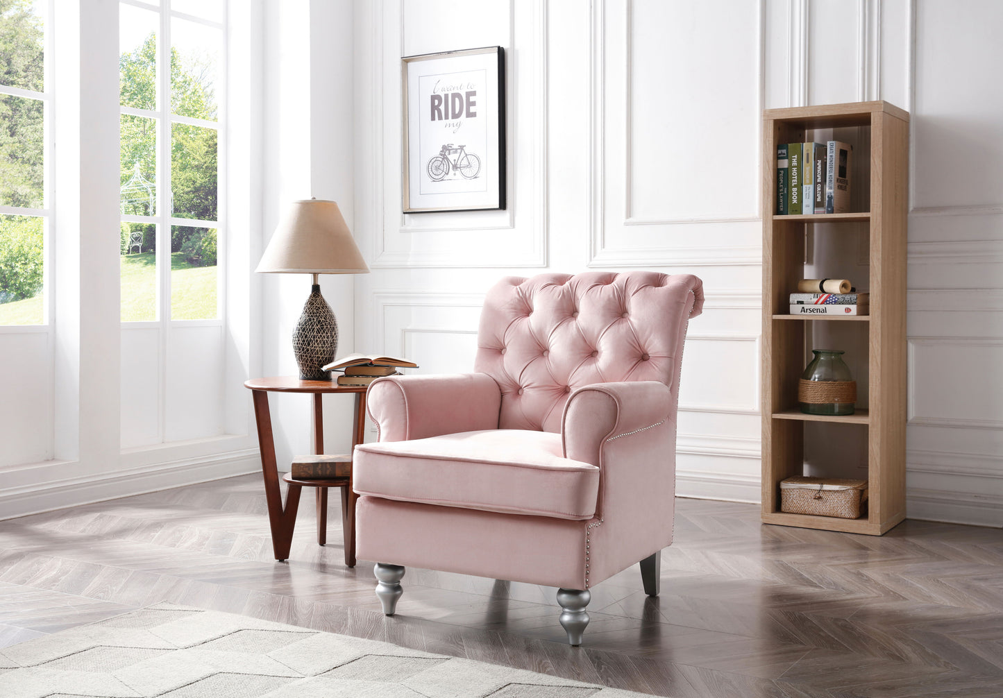Elegant Round Arm Traditional Chair